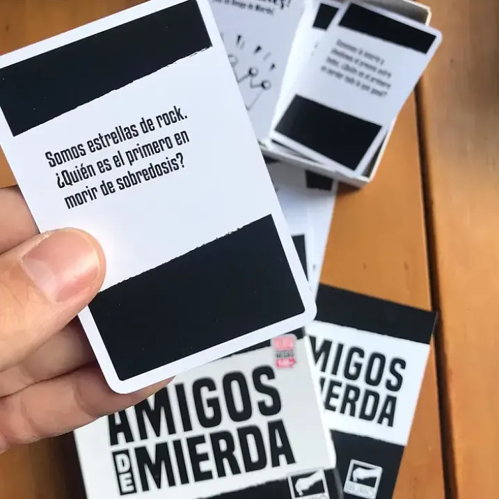 Amigos de mierda, juego de cartas