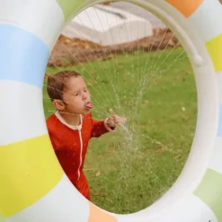 Aspersor hinchable gigante en forma de caracol