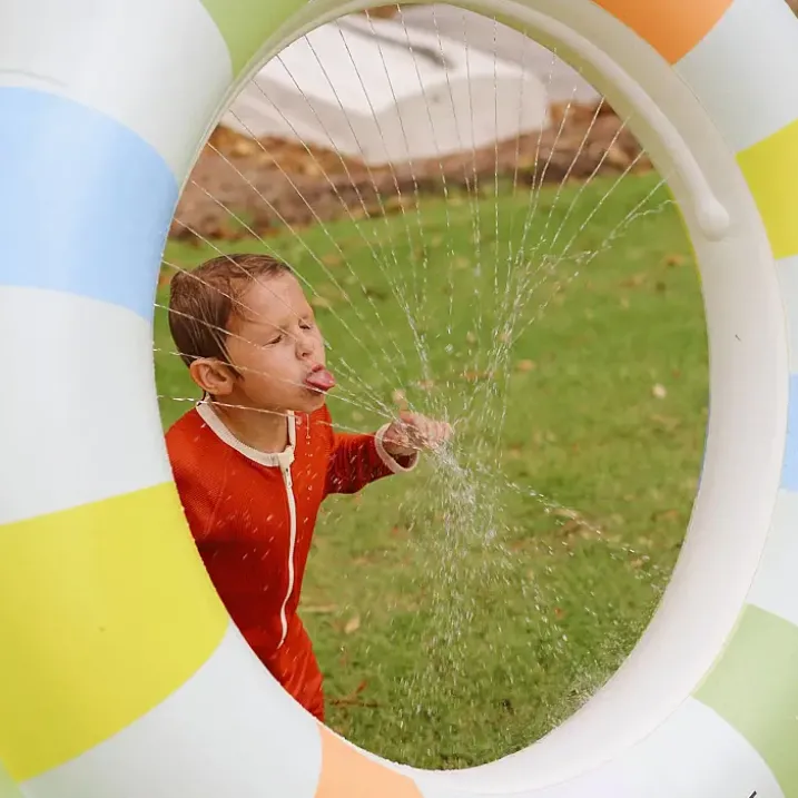 Aspersor hinchable gigante en forma de caracol