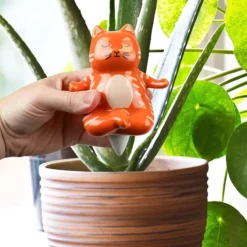 Autorriego en forma de gato yogui