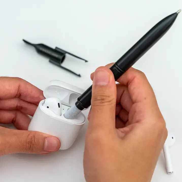 Bolígrafo con kit de limpieza tecnológica