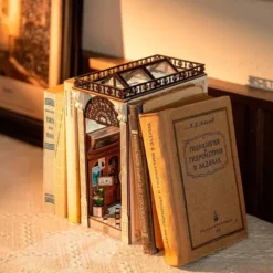 Book Nook: kit para construir un sujetalibros 3D en forma de galería parisina