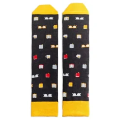 Calcetines con mensaje: No molestar, estoy leyendo