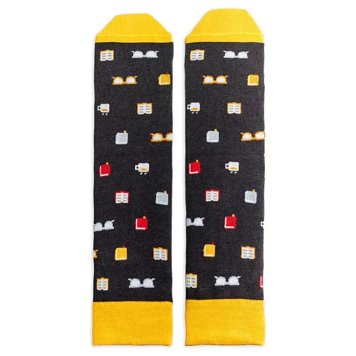 Calcetines con mensaje: No molestar, estoy leyendo