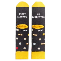 Calcetines con mensaje: No molestar, estoy leyendo
