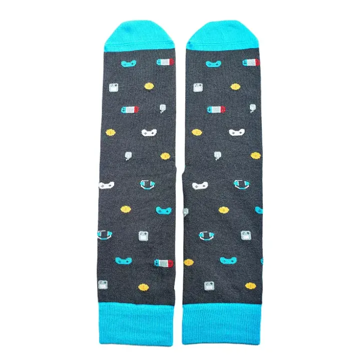Calcetines con mensaje: No molestar, estoy jugando