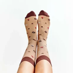 Calcetines con mensaje: Si puedes leer esto tráeme chocolate