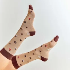 Calcetines con mensaje: Si puedes leer esto tráeme chocolate