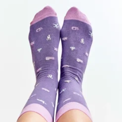 Calcetines con mensaje: Si puedes leer esto, estoy haciendo yoga
