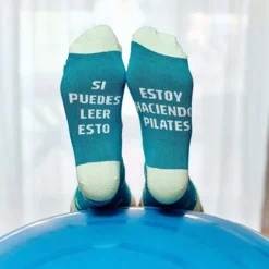 Calcetines con mensaje: Si puedes leer esto, estoy haciendo pilates