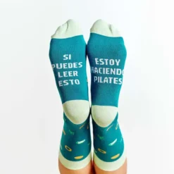 Calcetines con mensaje: Si puedes leer esto, estoy haciendo pilates