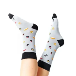 Calcetines con mensaje: Si puedes leer esto tráeme sushi