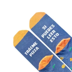 Calcetines con mensaje: Si puedes leer esto tráeme pizza