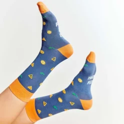 Calcetines con mensaje: Si puedes leer esto tráeme pizza
