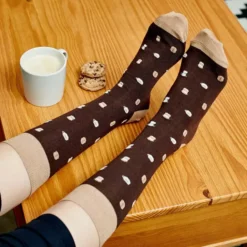 Calcetines con mensaje: Si puedes leer esto tráeme café