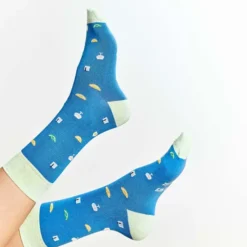 Calcetines con mensaje: Si puedes leer esto tráeme un gin tonic