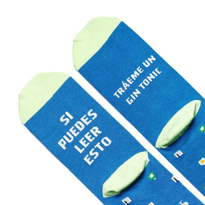 Calcetines con mensaje: Si puedes leer esto tráeme un gin tonic