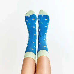Calcetines con mensaje: Si puedes leer esto tráeme un gin tonic