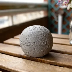 Cenicero original con forma de luna