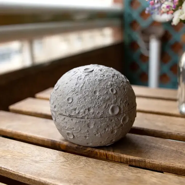 Cenicero original con forma de luna