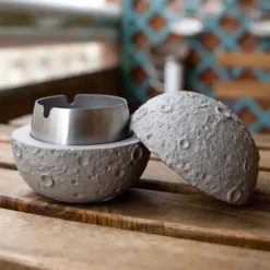 Cenicero original con forma de luna