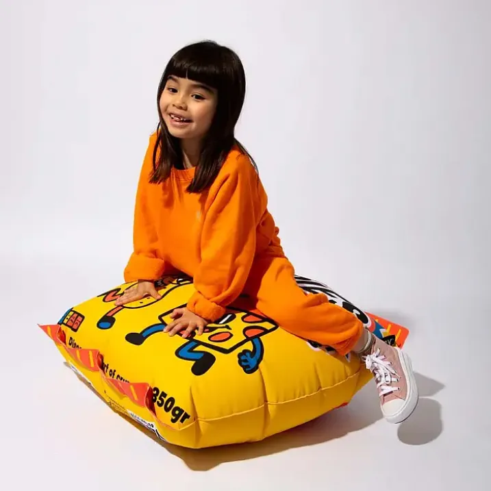 Cojín hinchable gigante en forma de bolsa de patatas fritas
