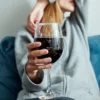 Copa de vino con estados de ánimo ¿Qué tal tu día?