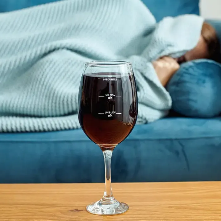 Copa de vino con estados de ánimo ¿Qué tal tu día?