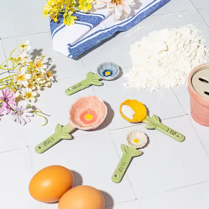 Cucharas medidoras en forma de flor con maceta
