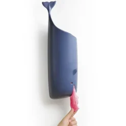 Dispensador de bolsas o papel higiénico en forma de ballena