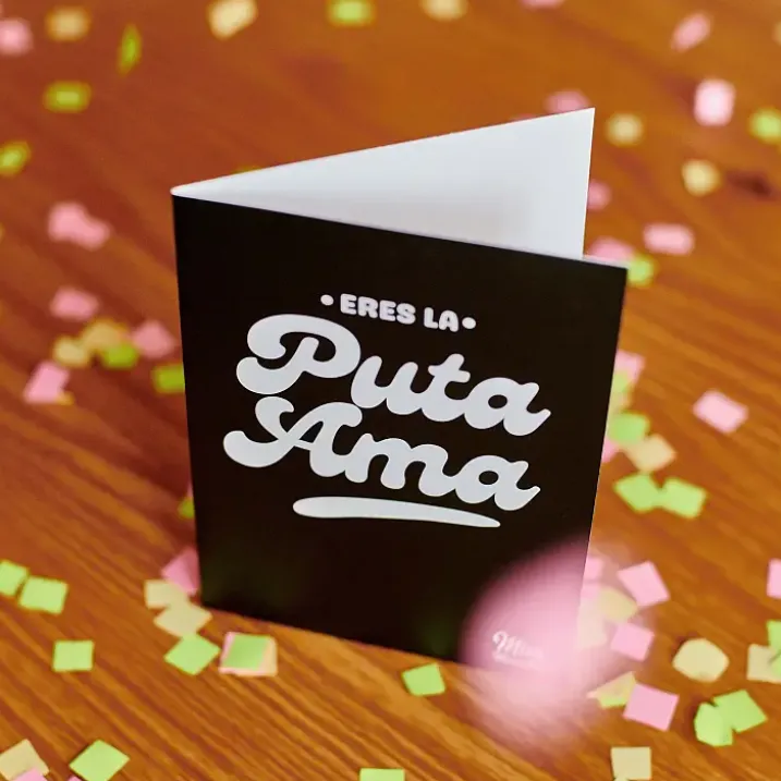Divertida tarjeta de felicitación para sobradas
