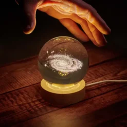 El universo en una bola de cristal luminosa