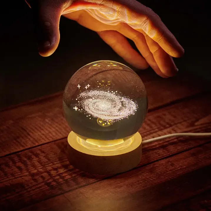 El universo en una bola de cristal luminosa
