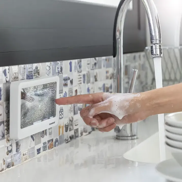 Funda impermeable de pared para el móvil