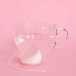 Infusor de té en forma de dentadura