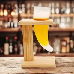 Jarra de cerveza en forma de cuerno vikingo