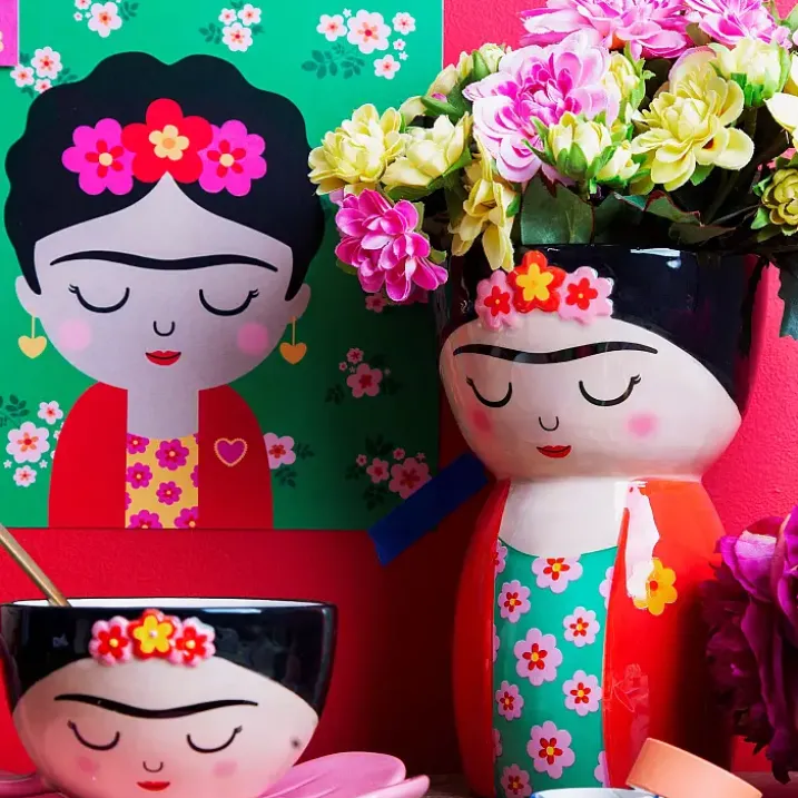 Jarrón de cerámica con forma de Frida Kahlo