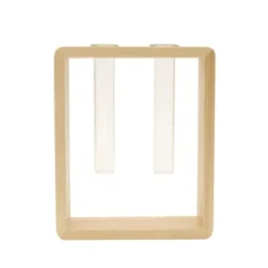 Jarrón minimalista de madera con dos tubos de laboratorio