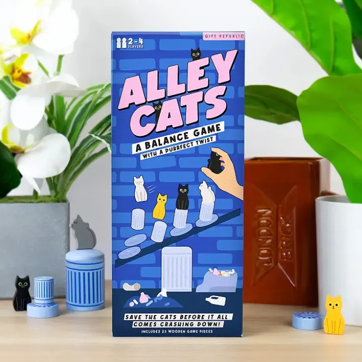 Juego de equilibrio con gatitos callejeros