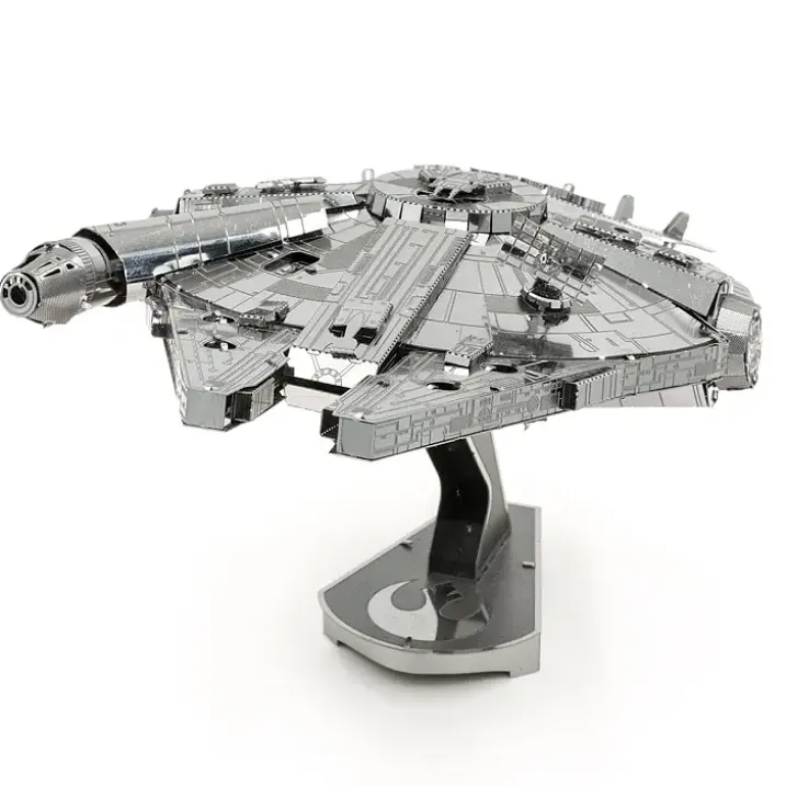 Kit de construcción 3D de Metal Earth: Halcón milenario de Star Wars