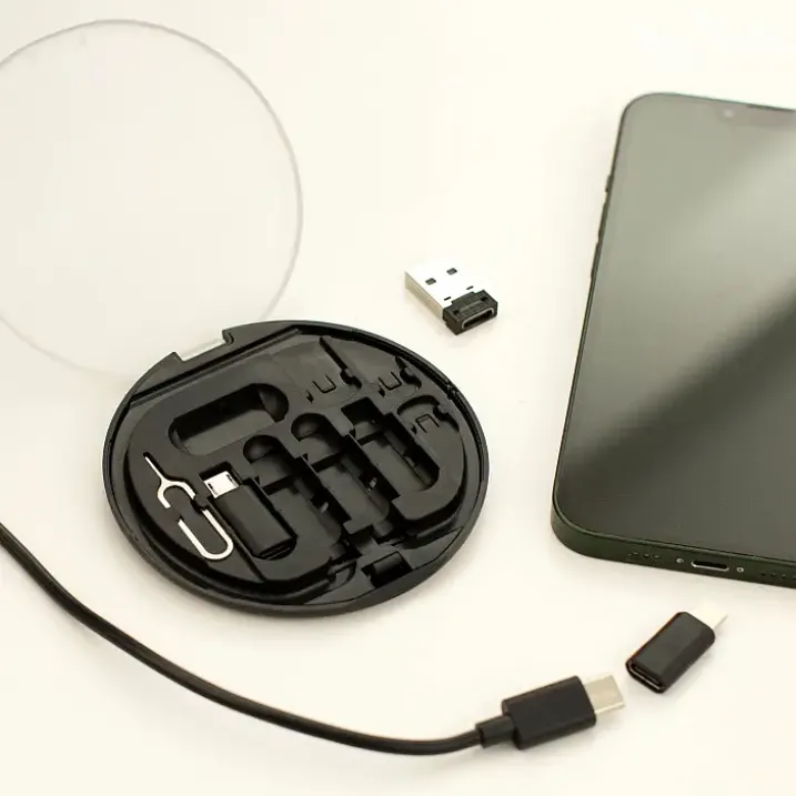Kit de viaje con accesorios para el móvil