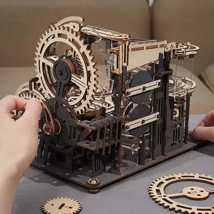 Kit para construir un circuito de canicas