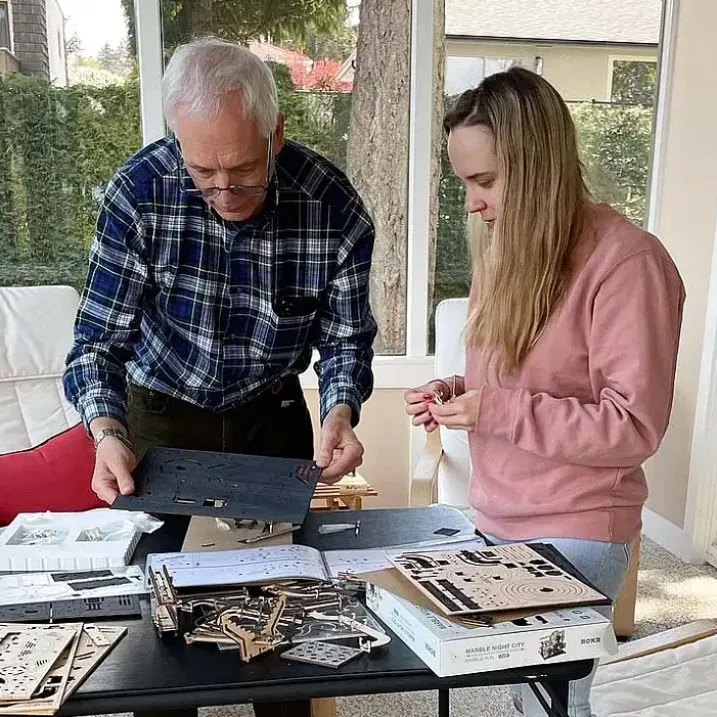 Kit para construir un circuito de canicas