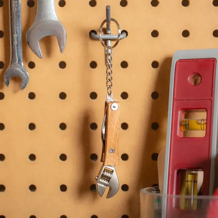 Llavero multiherramienta en forma de llave inglesa