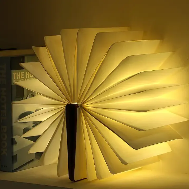 Lámpara libro que se ilumina al abrirse
