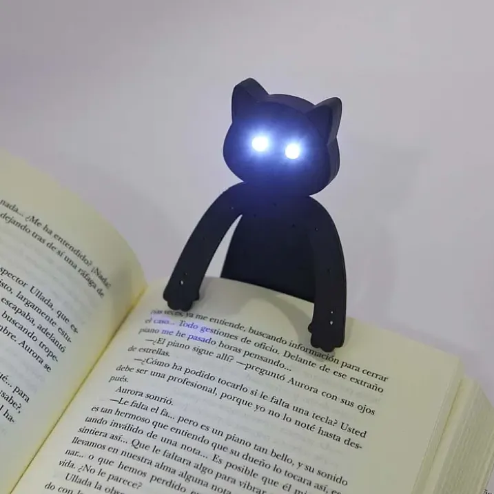 Marcapáginas con luz de lectura en forma de gato