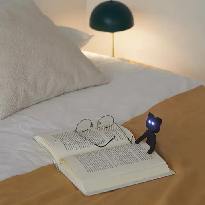 Marcapáginas con luz de lectura en forma de gato