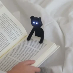 Marcapáginas con luz de lectura en forma de gato