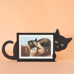 Marco de fotos con gatito asomando