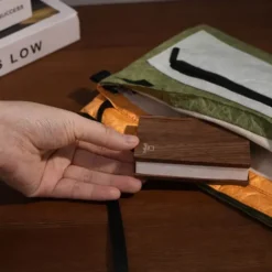 Mini lámpara libro que se ilumina al abrirse